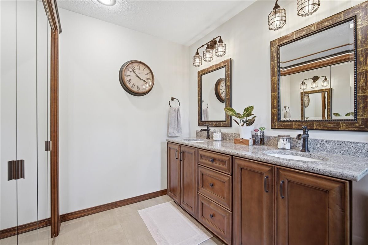 1512 Steeplechase Drive, Bloomington, IL 61701