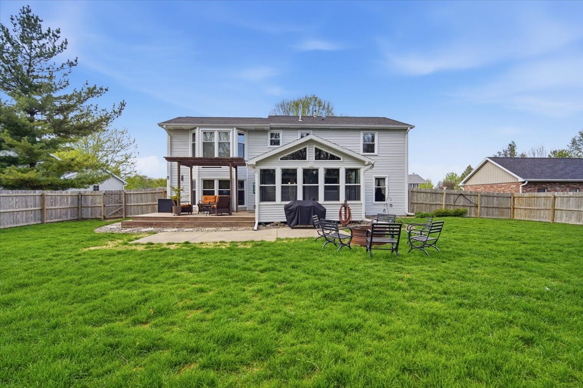 1512 Steeplechase Drive, Bloomington, IL 61701