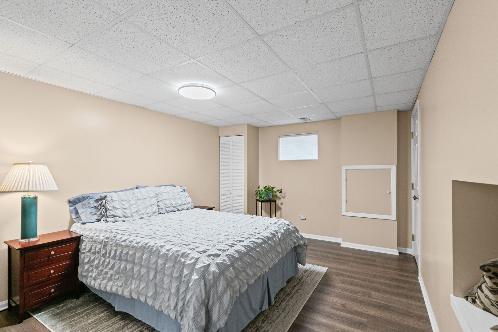 1354 Laurel Oaks Drive, Streamwood, IL 60107