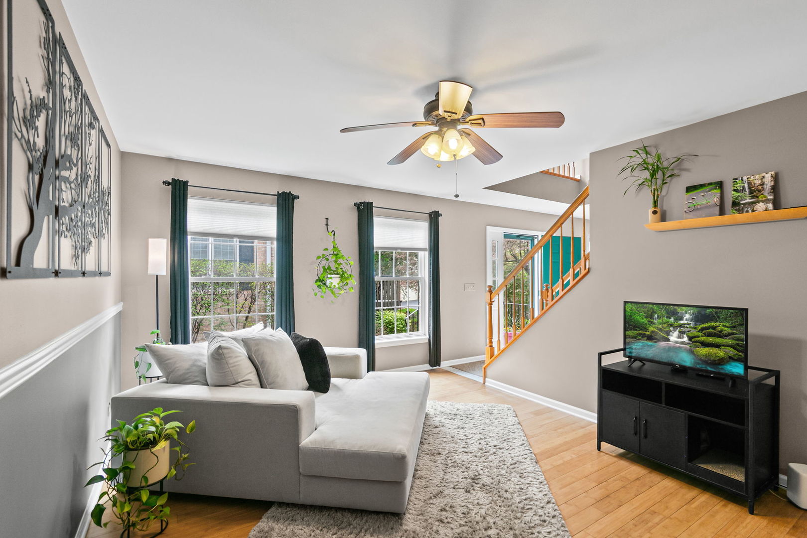 1354 Laurel Oaks Drive, Streamwood, IL 60107