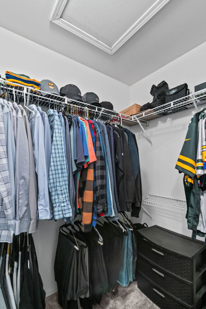 1354 Laurel Oaks Drive, Streamwood, IL 60107