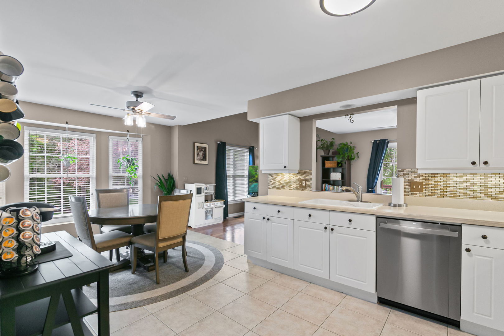 1354 Laurel Oaks Drive, Streamwood, IL 60107