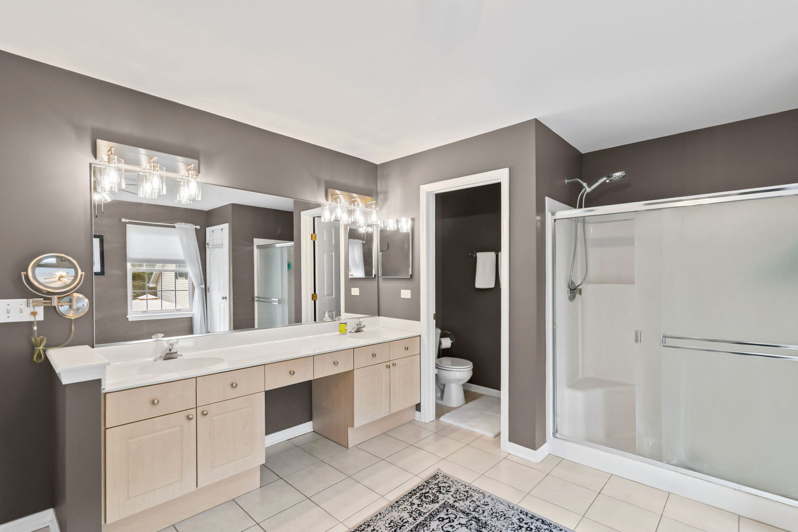 1354 Laurel Oaks Drive, Streamwood, IL 60107