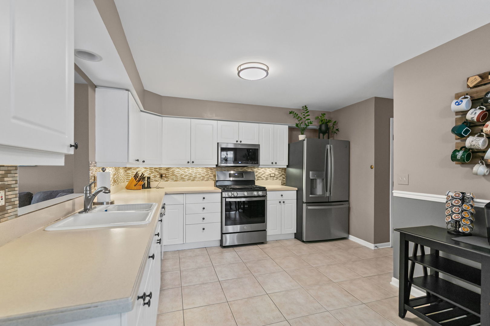 1354 Laurel Oaks Drive, Streamwood, IL 60107