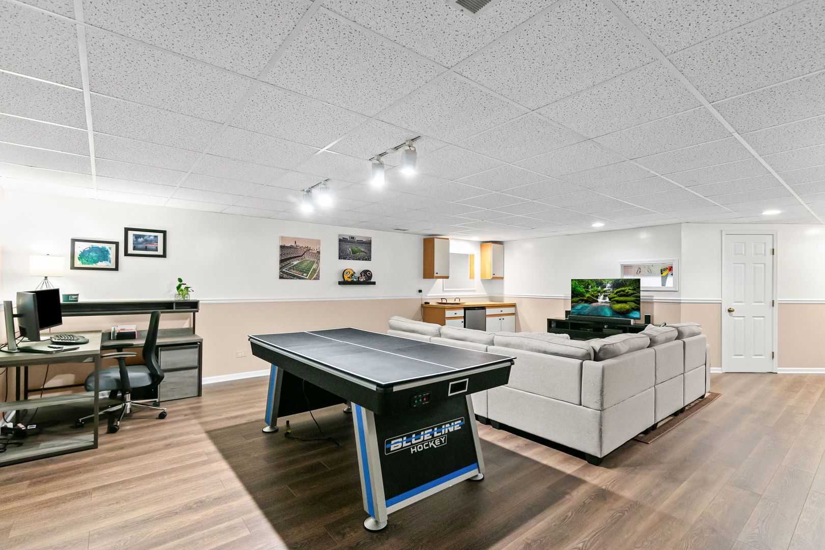 1354 Laurel Oaks Drive, Streamwood, IL 60107