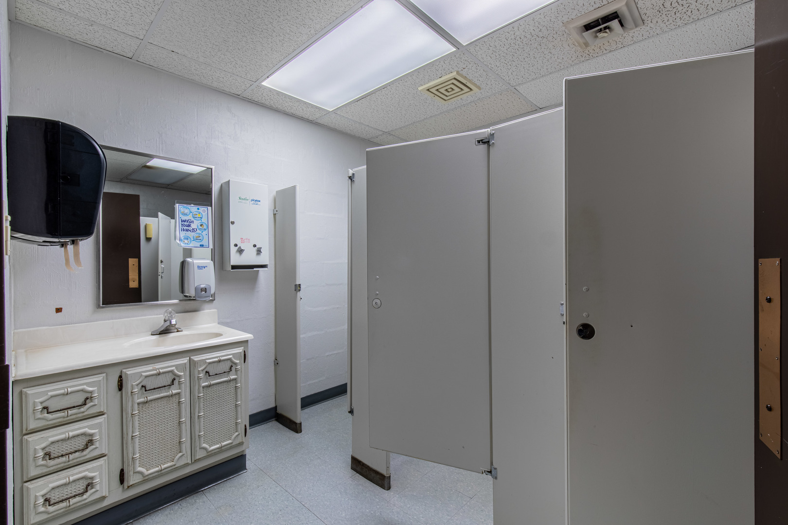 123 S Pleasant Street, Princeton, IL 61356