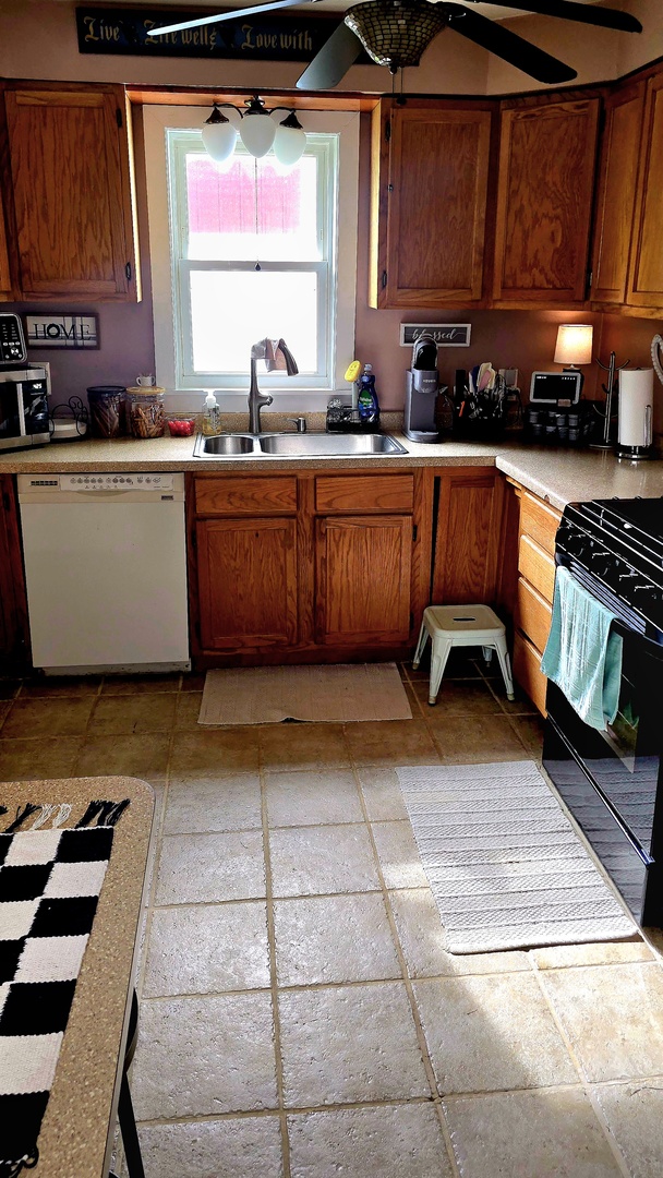 110 E Park Avenue, Deer Creek, IL 61733