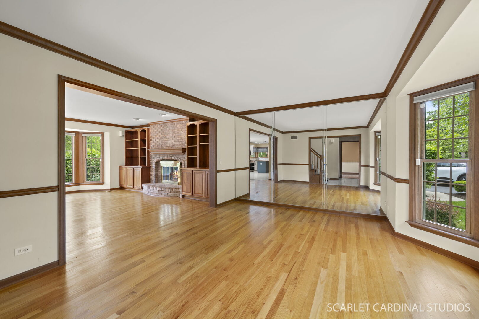 1063 Willow Creek Road, West Chicago, IL 60185