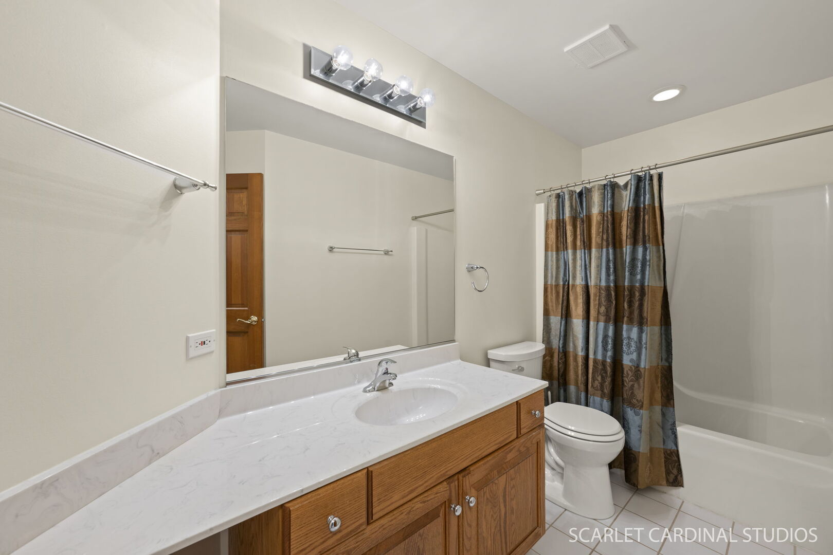 1063 Willow Creek Road, West Chicago, IL 60185