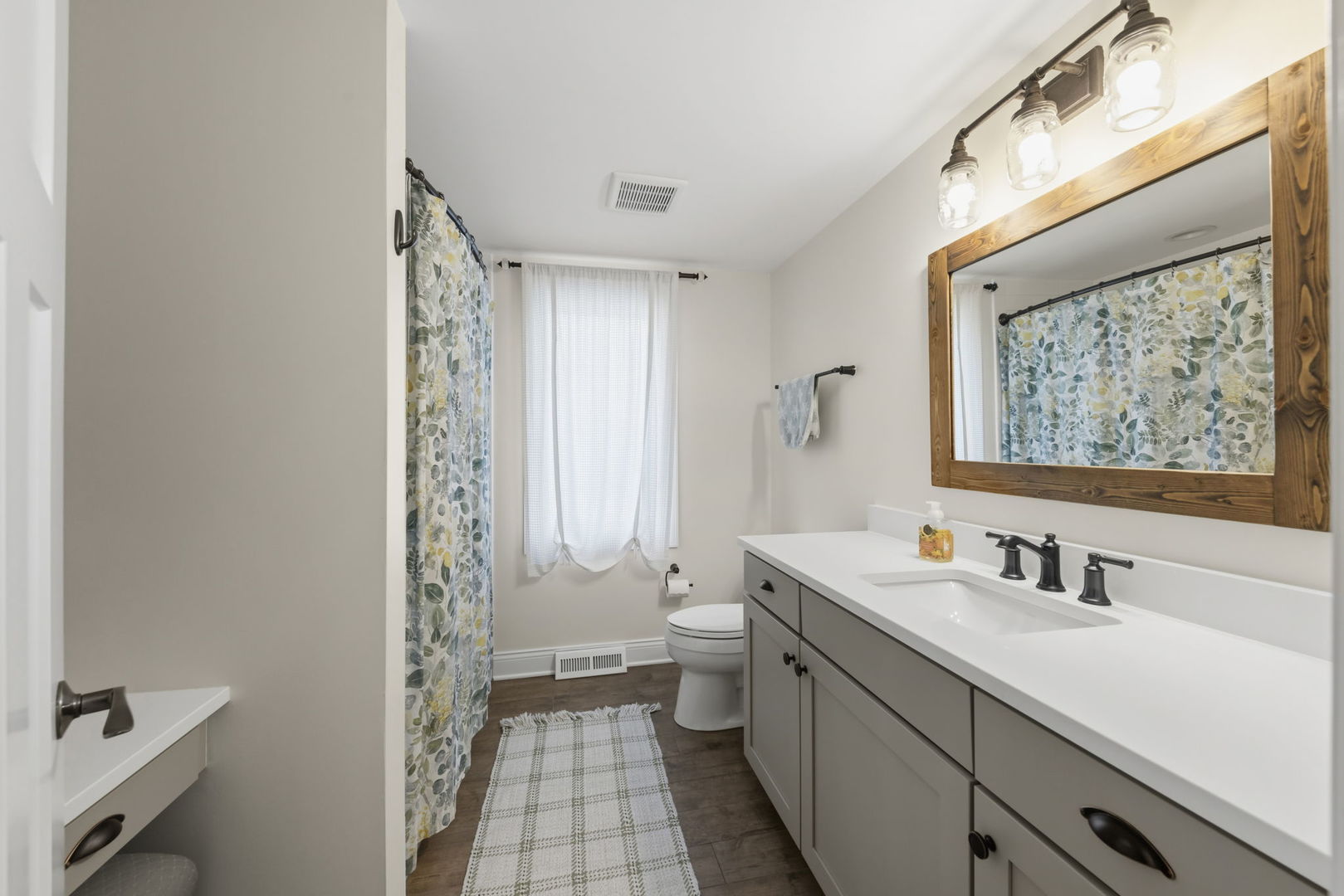 2125 Timbertrails Road, Lisle, IL 60532