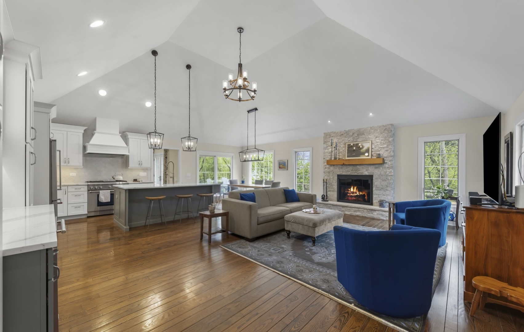 2125 Timbertrails Road, Lisle, IL 60532