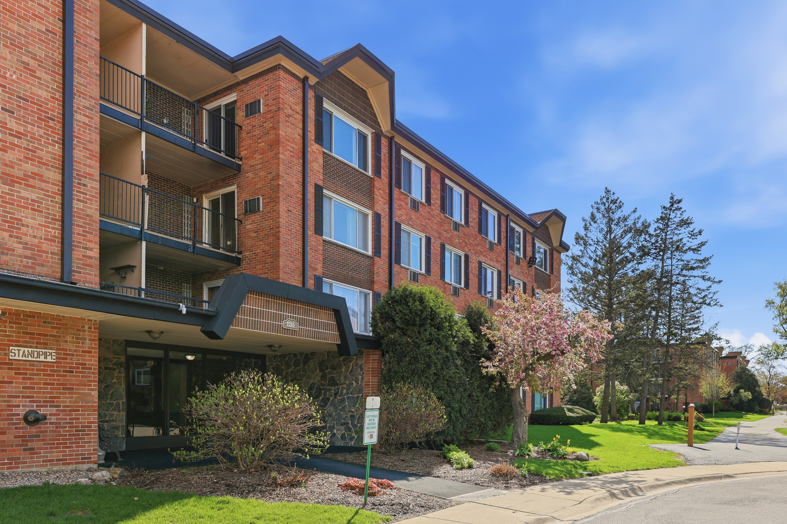 1216 S New Wilke Road #307, Arlington Heights, IL 60005