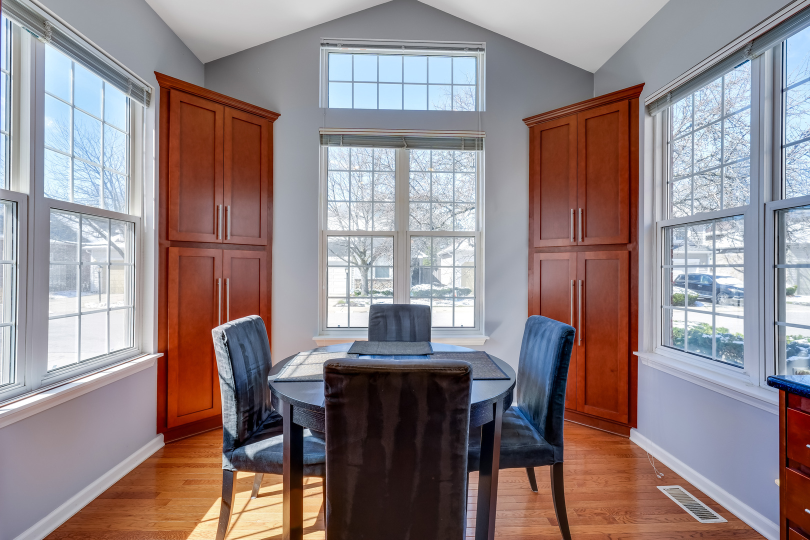 1713 Astor Avenue, Oakbrook Terrace, IL 60181