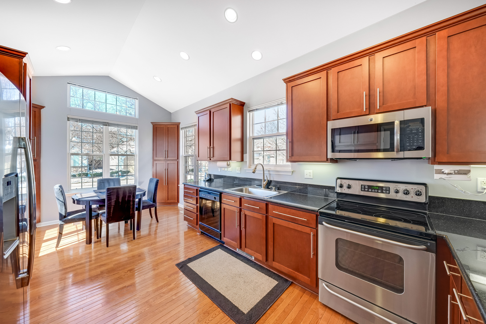 1713 Astor Avenue, Oakbrook Terrace, IL 60181