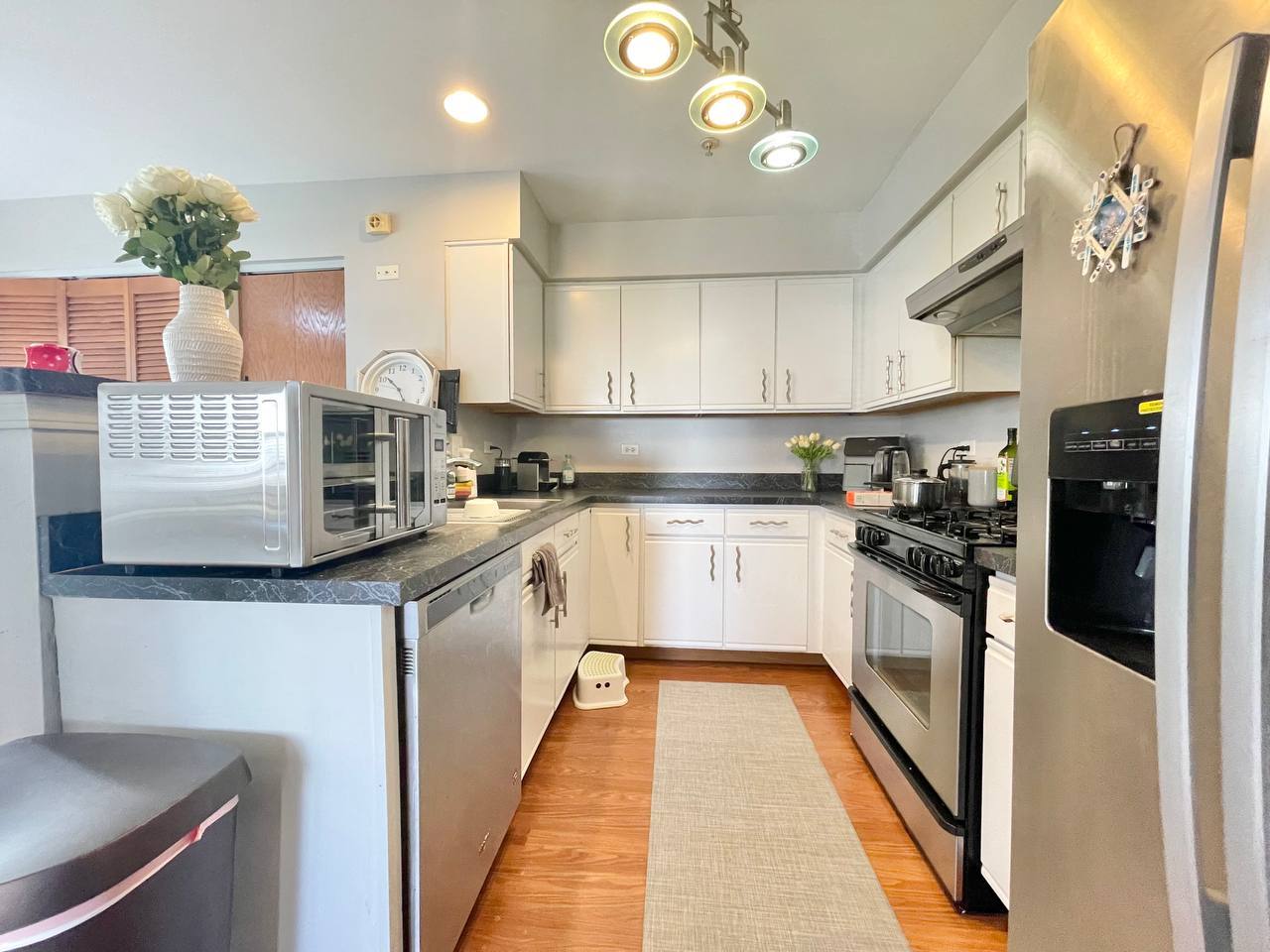 2565 Dickens Court, Aurora, IL 60503