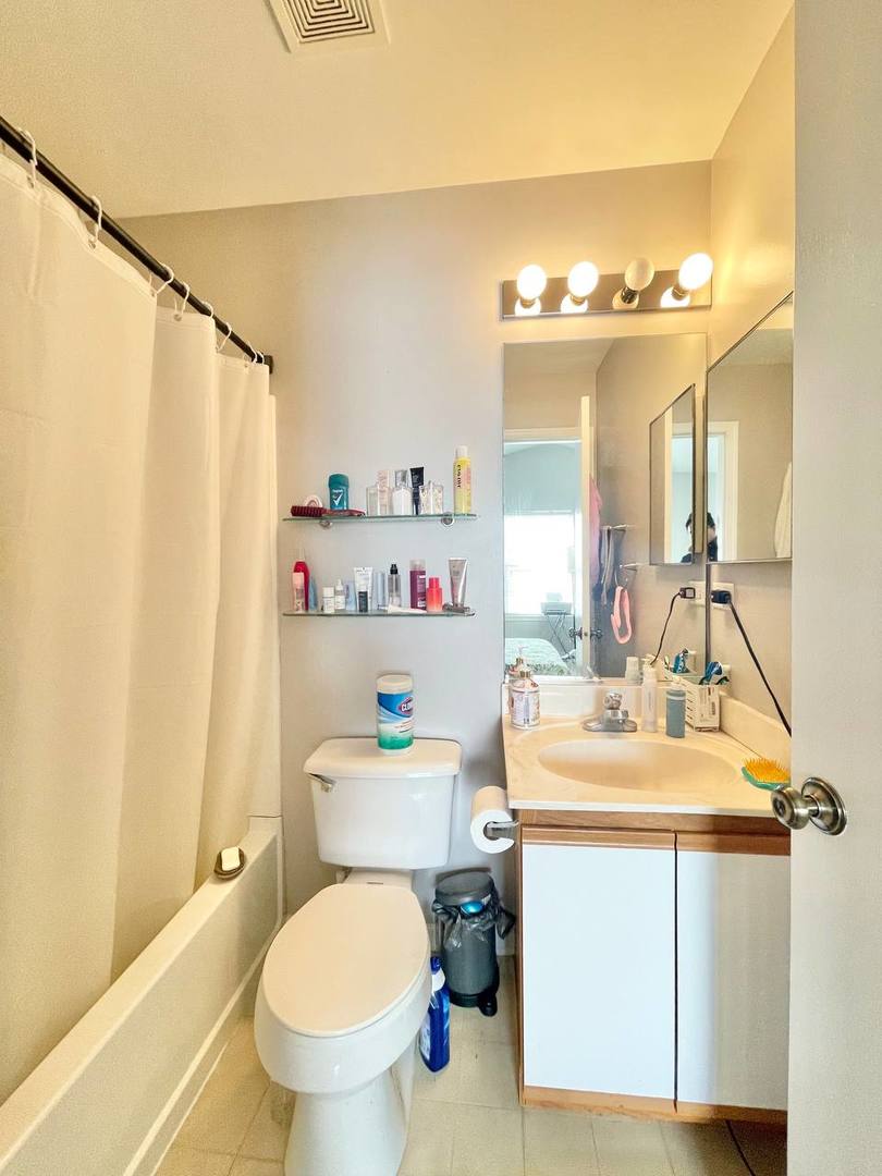 2565 Dickens Court, Aurora, IL 60503