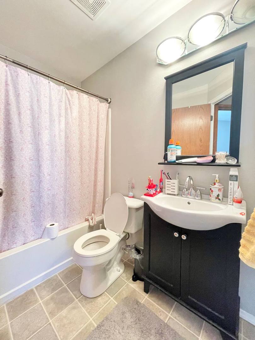 2565 Dickens Court, Aurora, IL 60503