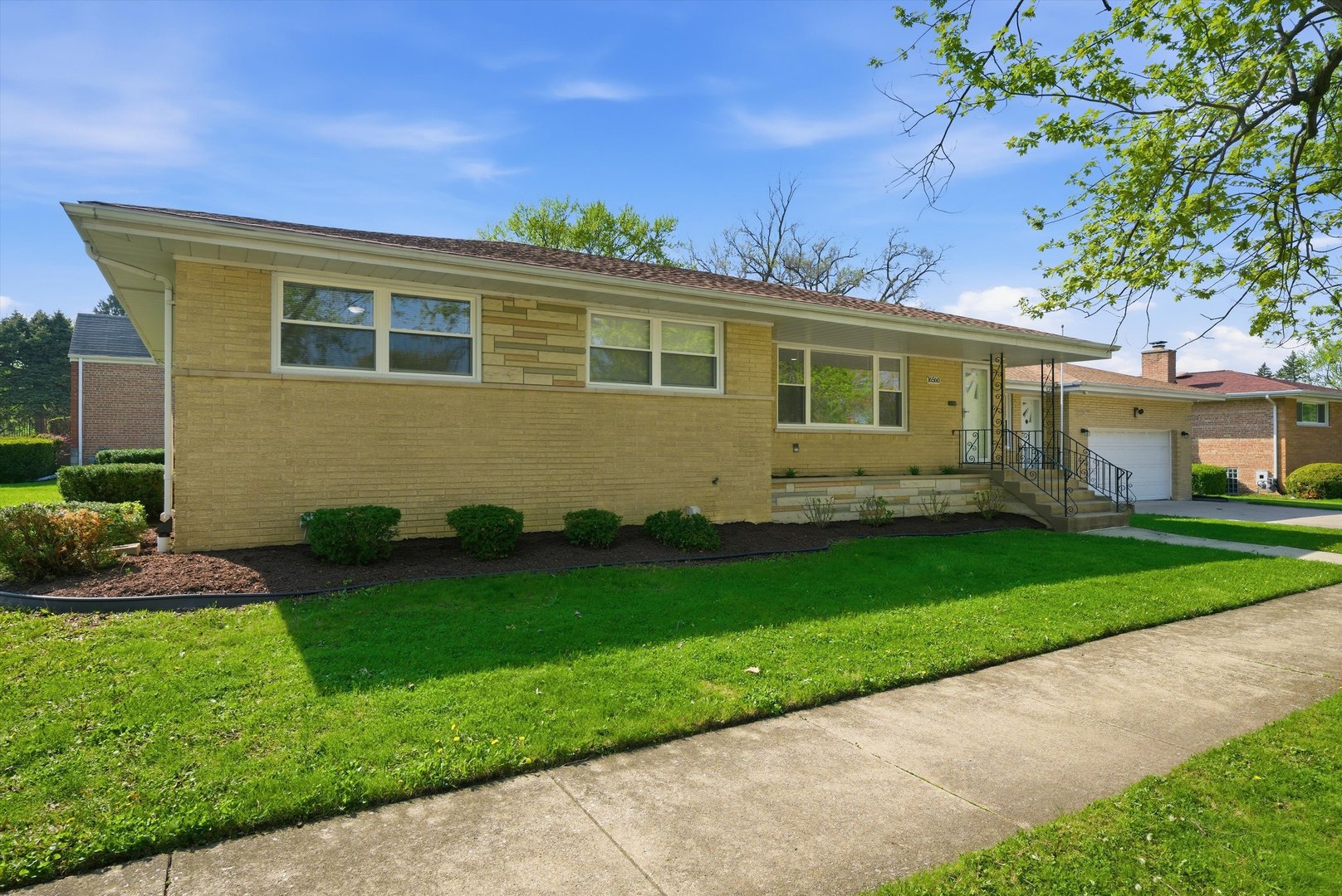 16560 Greenwood Avenue, South Holland, IL 60473