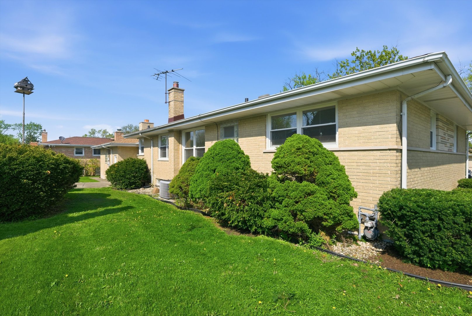 16560 Greenwood Avenue, South Holland, IL 60473