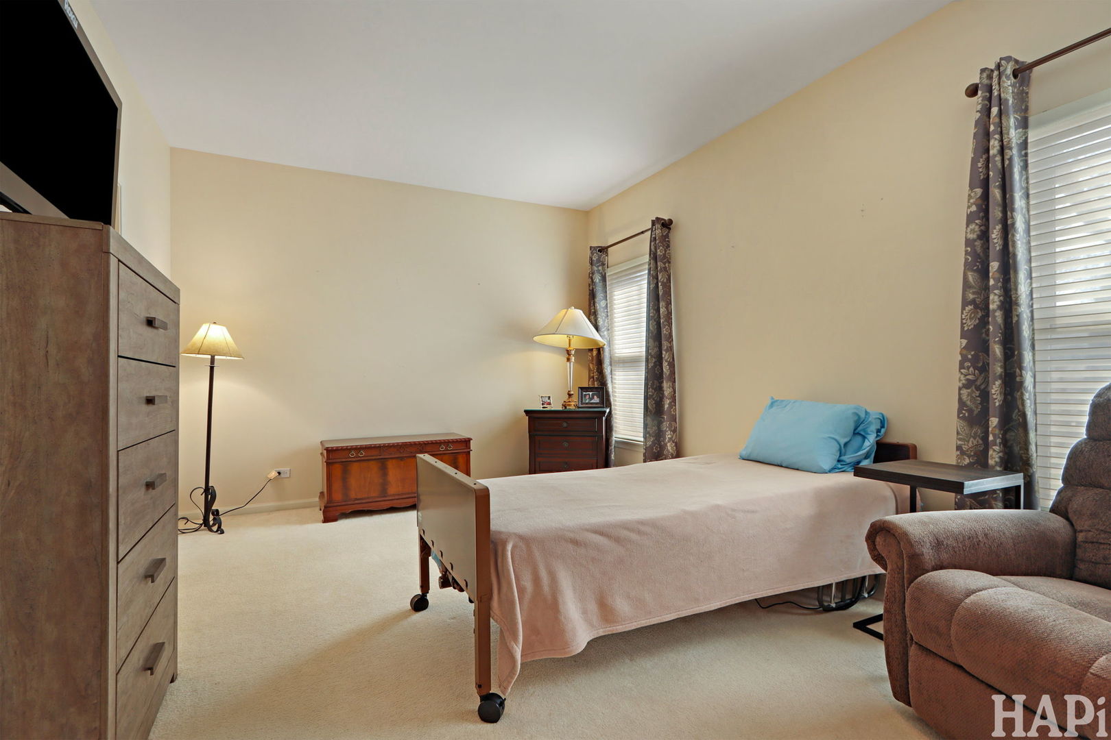 1419 White Oak Lane, Woodstock, IL 60098