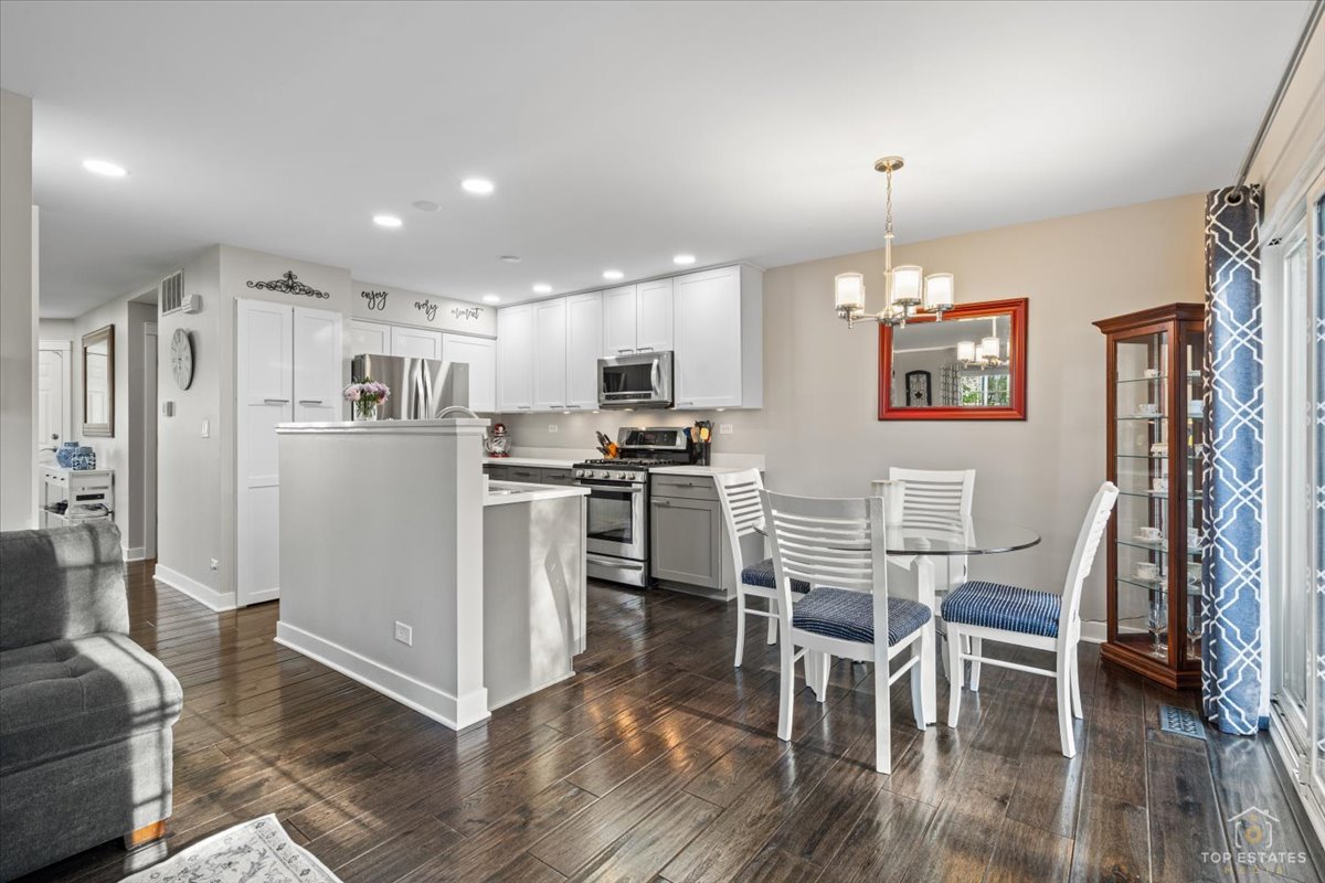 2847 Sorrel Row #1, Lake In The Hills, IL 60156