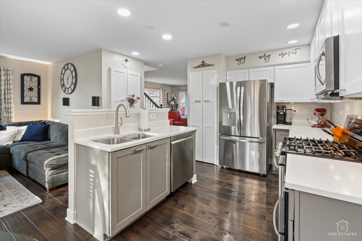 2847 Sorrel Row #1, Lake In The Hills, IL 60156