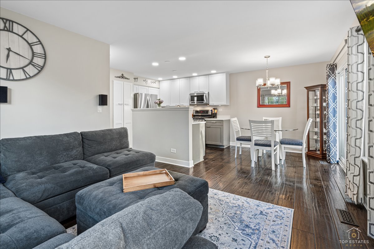 2847 Sorrel Row #1, Lake In The Hills, IL 60156