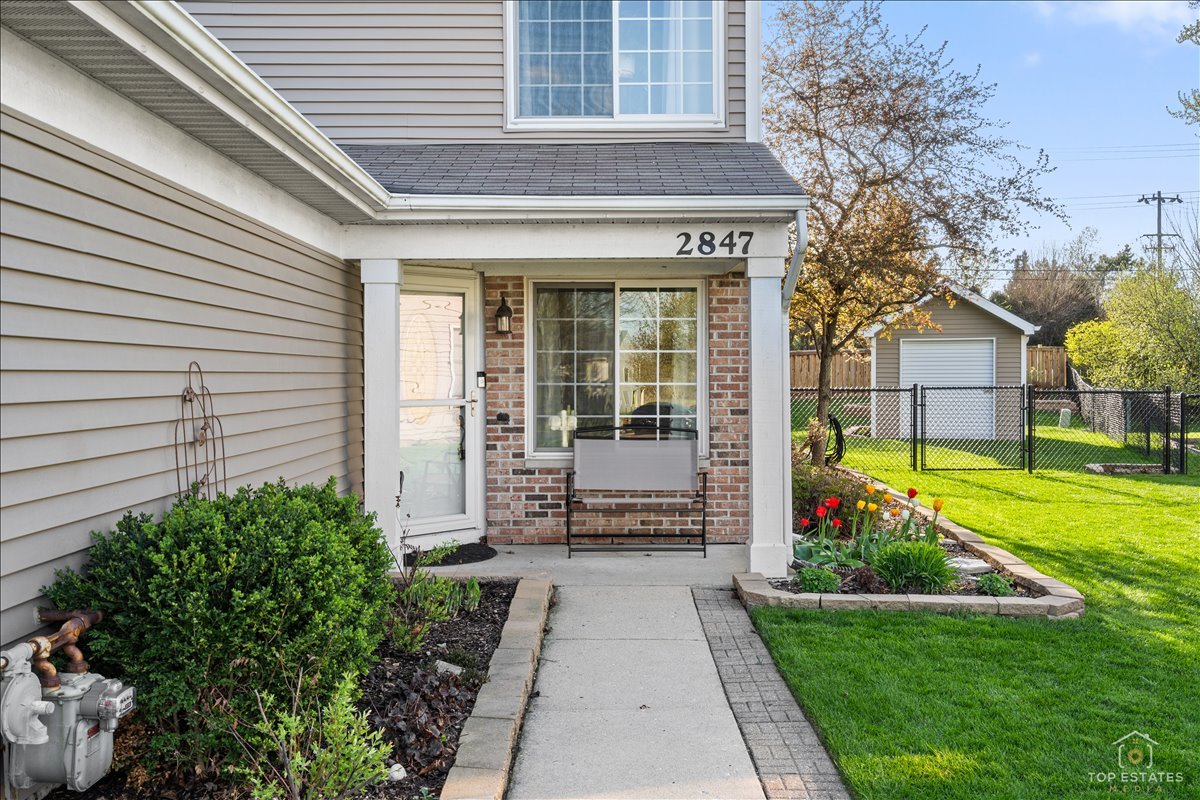 2847 Sorrel Row #1, Lake In The Hills, IL 60156