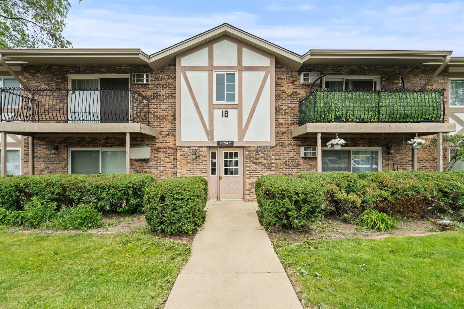 9S220 S Frontage Road #210, Willowbrook, IL 60527