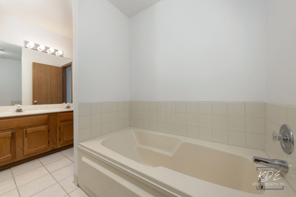 8026 Barrymore Drive #37-2, Darien, IL 60561