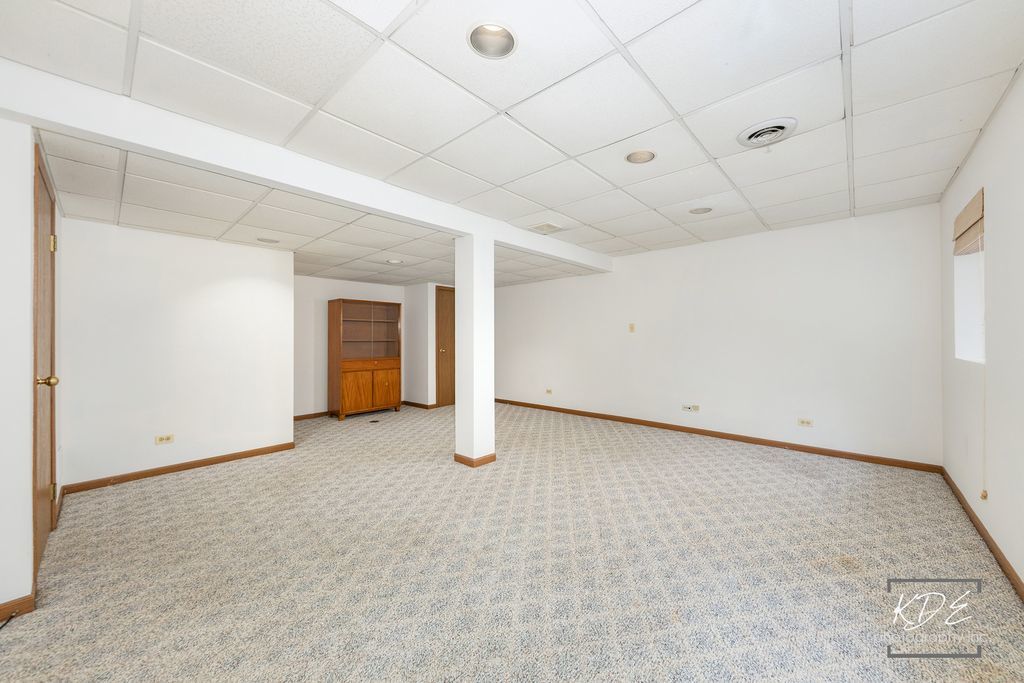 8026 Barrymore Drive #37-2, Darien, IL 60561