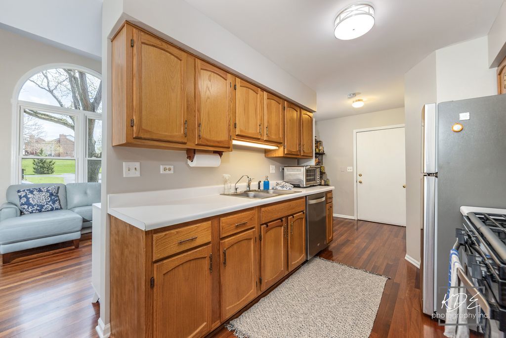 8026 Barrymore Drive #37-2, Darien, IL 60561