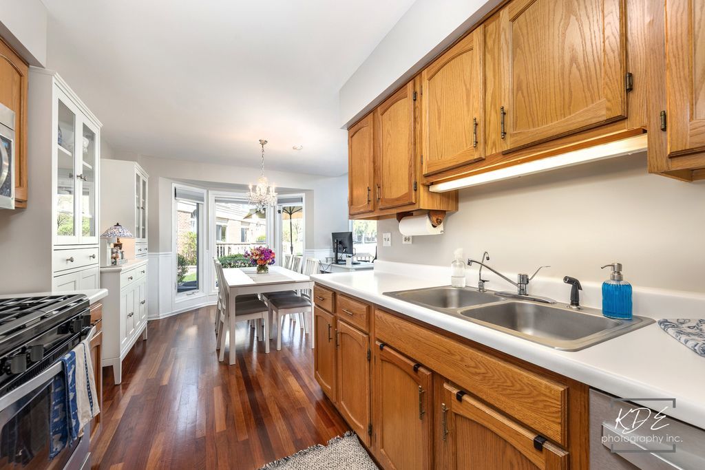 8026 Barrymore Drive #37-2, Darien, IL 60561