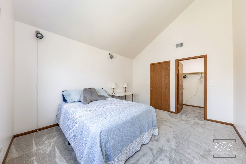 8026 Barrymore Drive #37-2, Darien, IL 60561