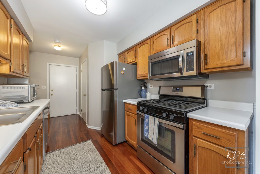 8026 Barrymore Drive #37-2, Darien, IL 60561