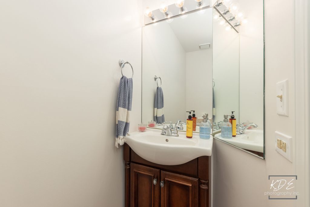 8026 Barrymore Drive #37-2, Darien, IL 60561