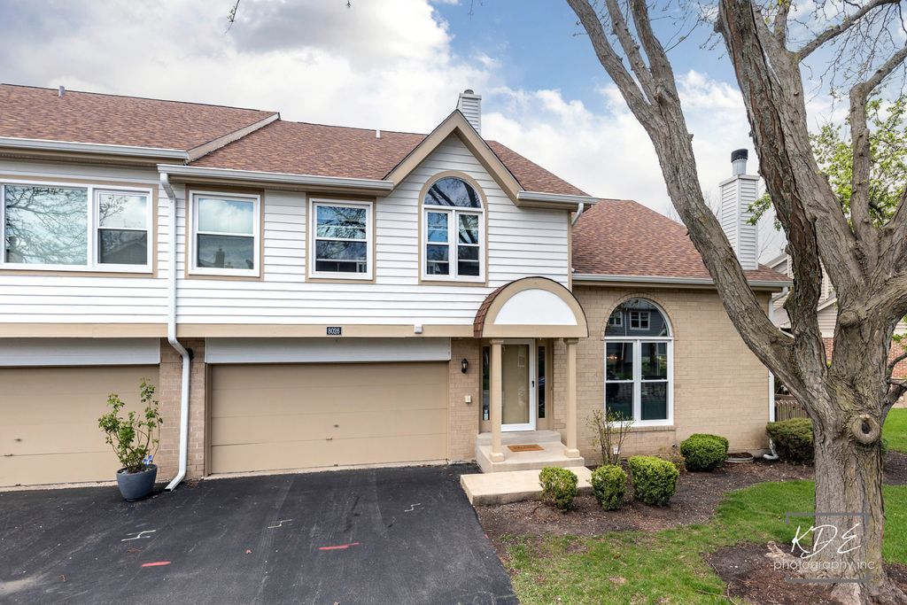 8026 Barrymore Drive #37-2, Darien, IL 60561