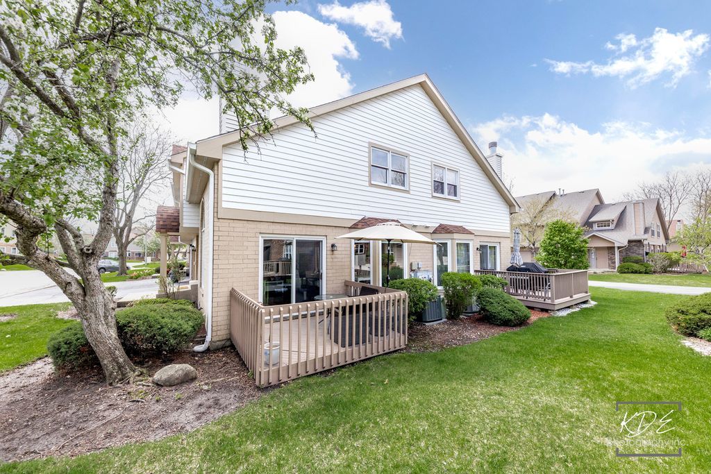 8026 Barrymore Drive #37-2, Darien, IL 60561