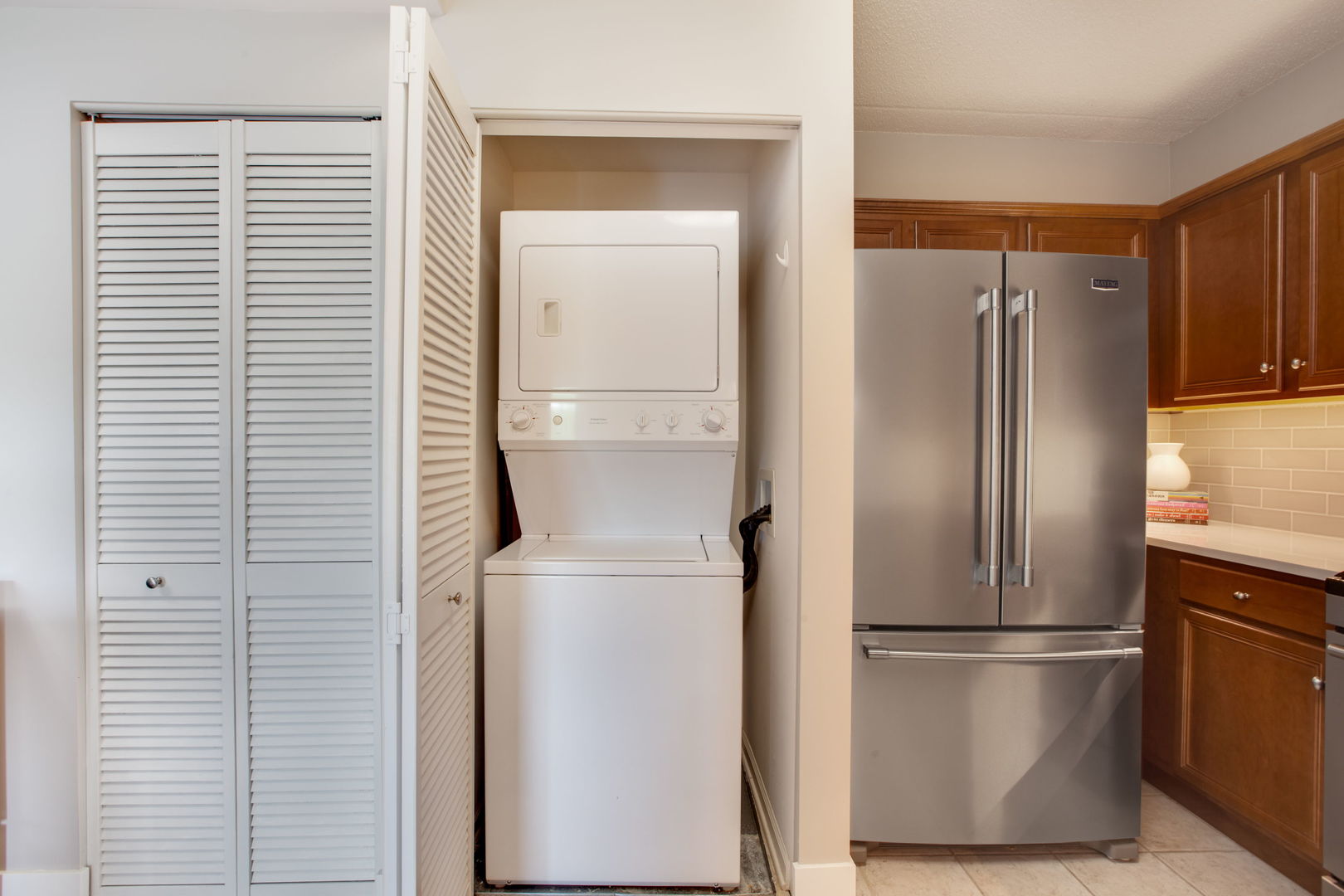 446 McDaniels Circle #304, Clarendon Hills, IL 60514