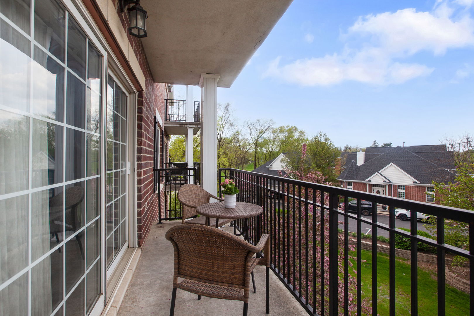 446 McDaniels Circle #304, Clarendon Hills, IL 60514