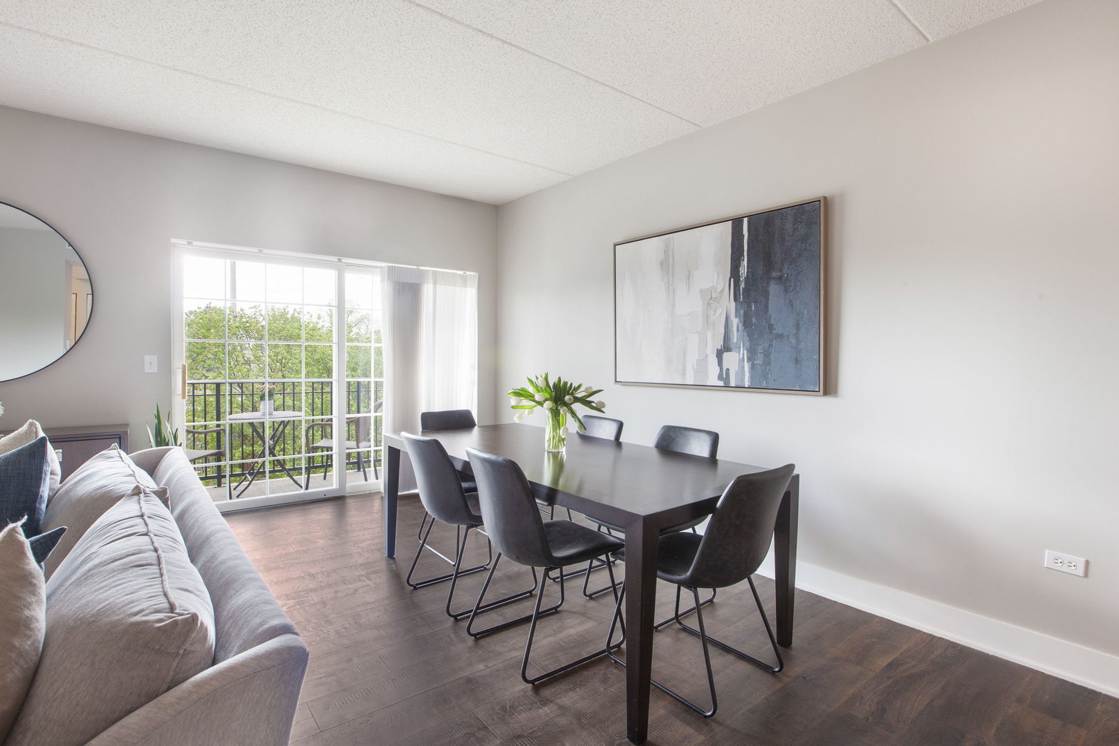 446 McDaniels Circle #304, Clarendon Hills, IL 60514