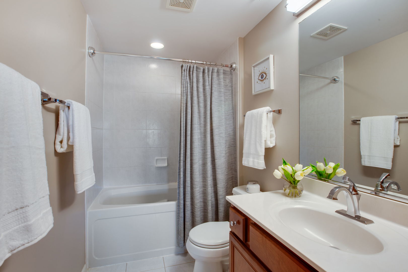 446 McDaniels Circle #304, Clarendon Hills, IL 60514