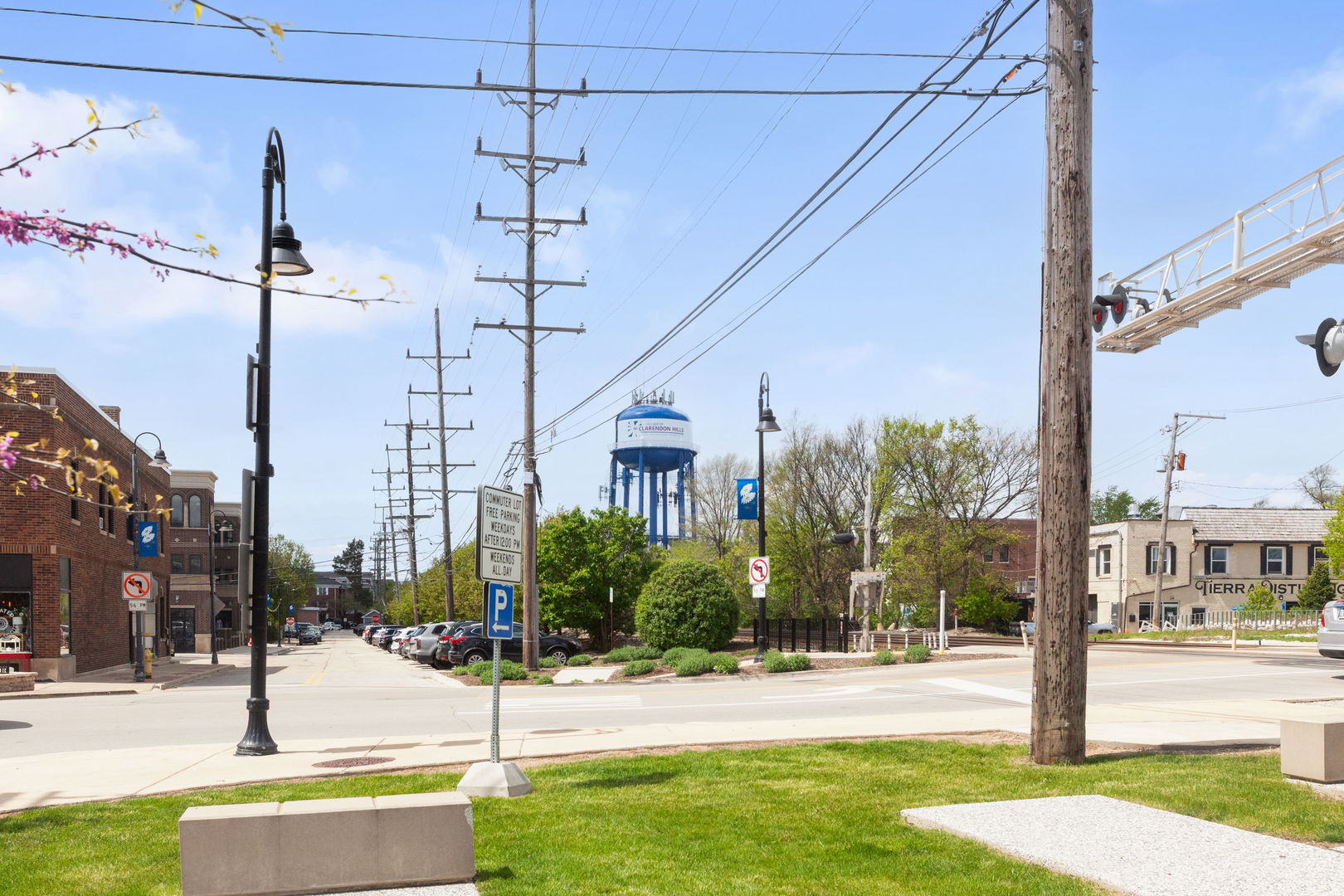 446 McDaniels Circle #304, Clarendon Hills, IL 60514