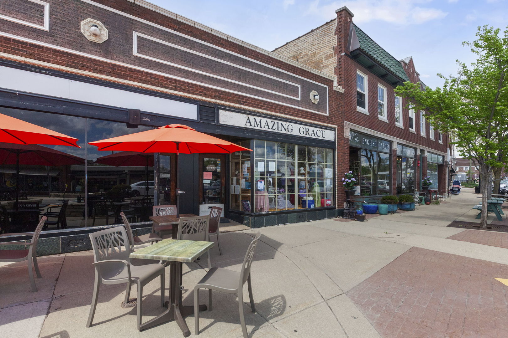 446 McDaniels Circle #304, Clarendon Hills, IL 60514