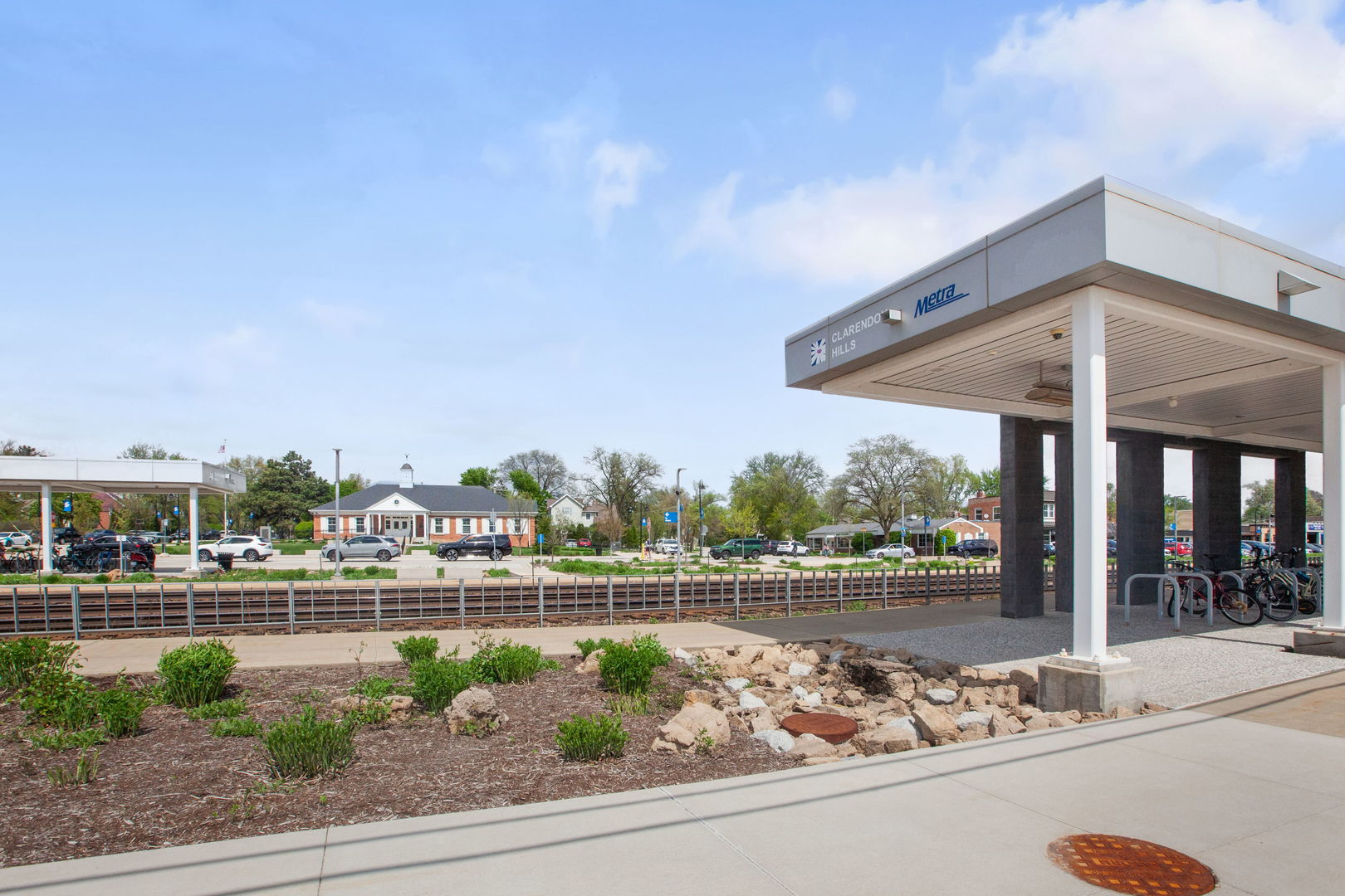 446 McDaniels Circle #304, Clarendon Hills, IL 60514