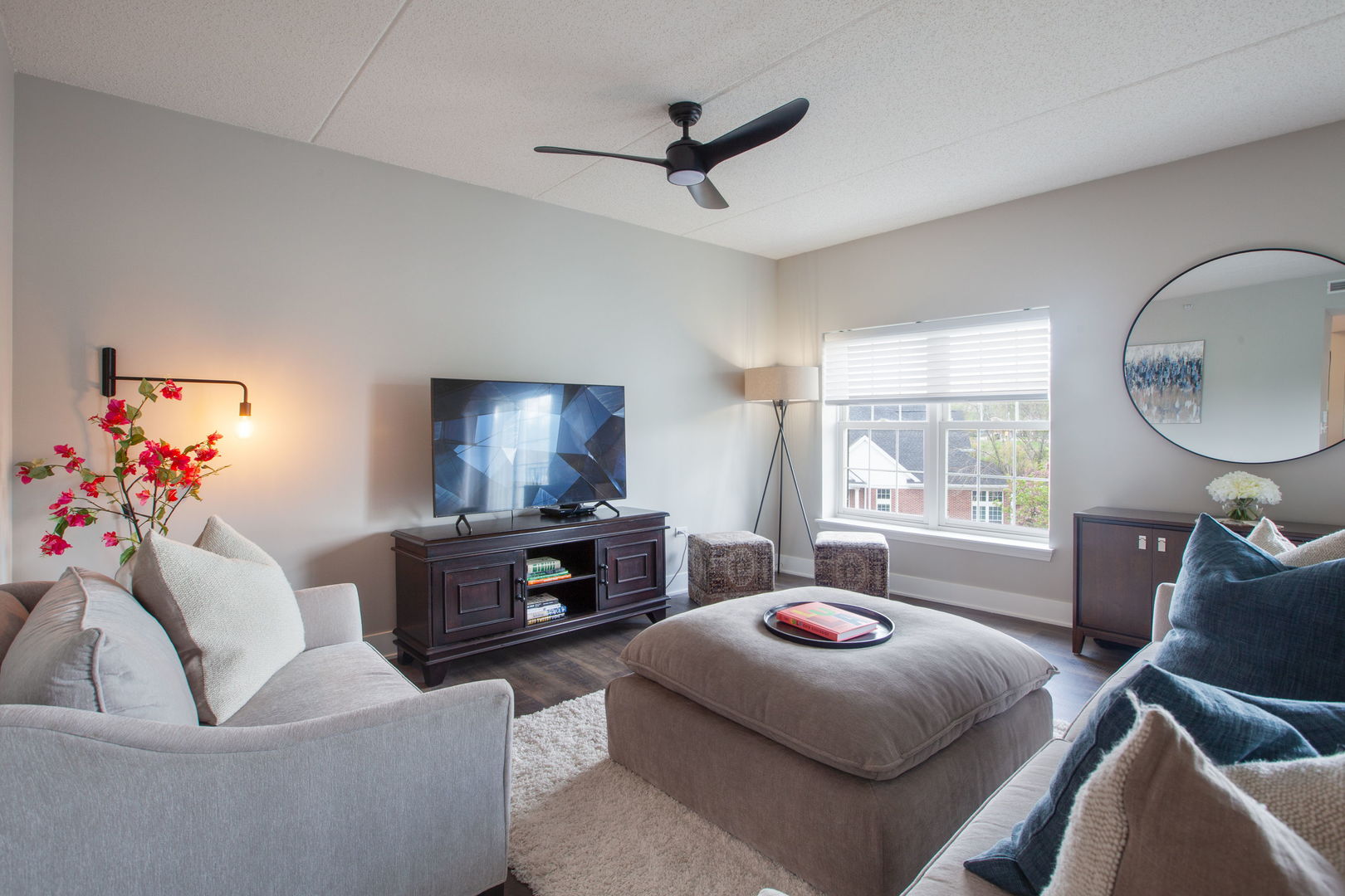 446 McDaniels Circle #304, Clarendon Hills, IL 60514