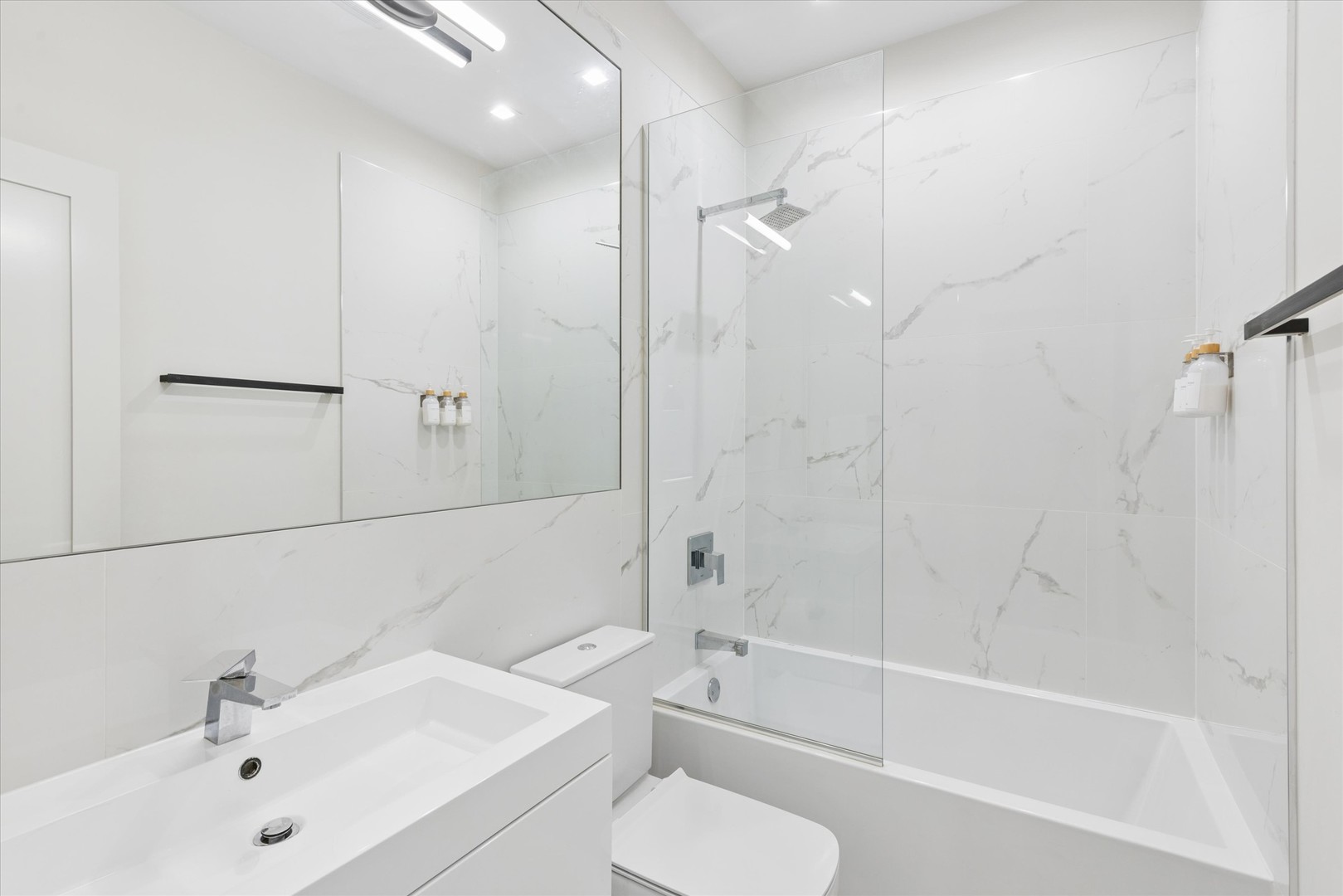 1334 W WALTON Street #2W, Chicago, IL 60642