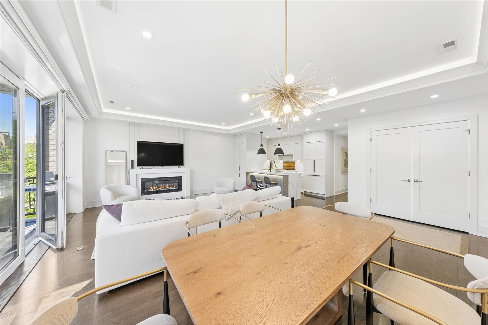 1334 W WALTON Street #2W, Chicago, IL 60642