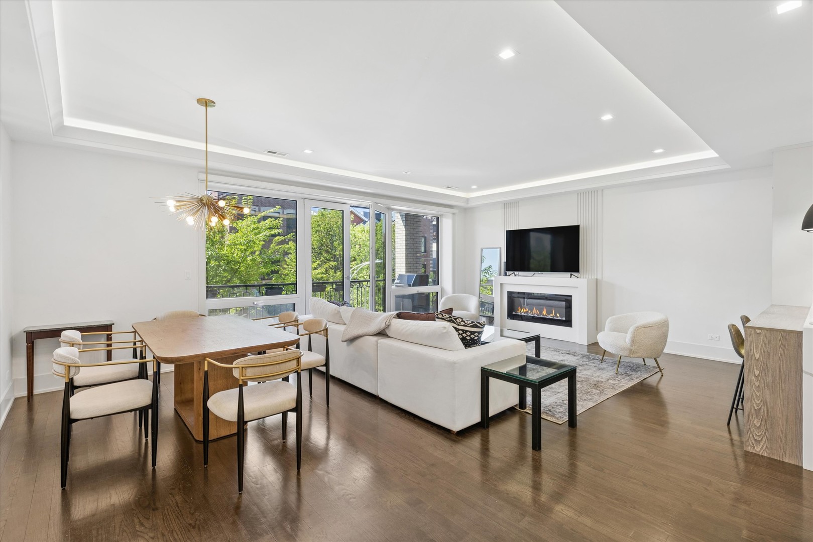 1334 W WALTON Street #2W, Chicago, IL 60642