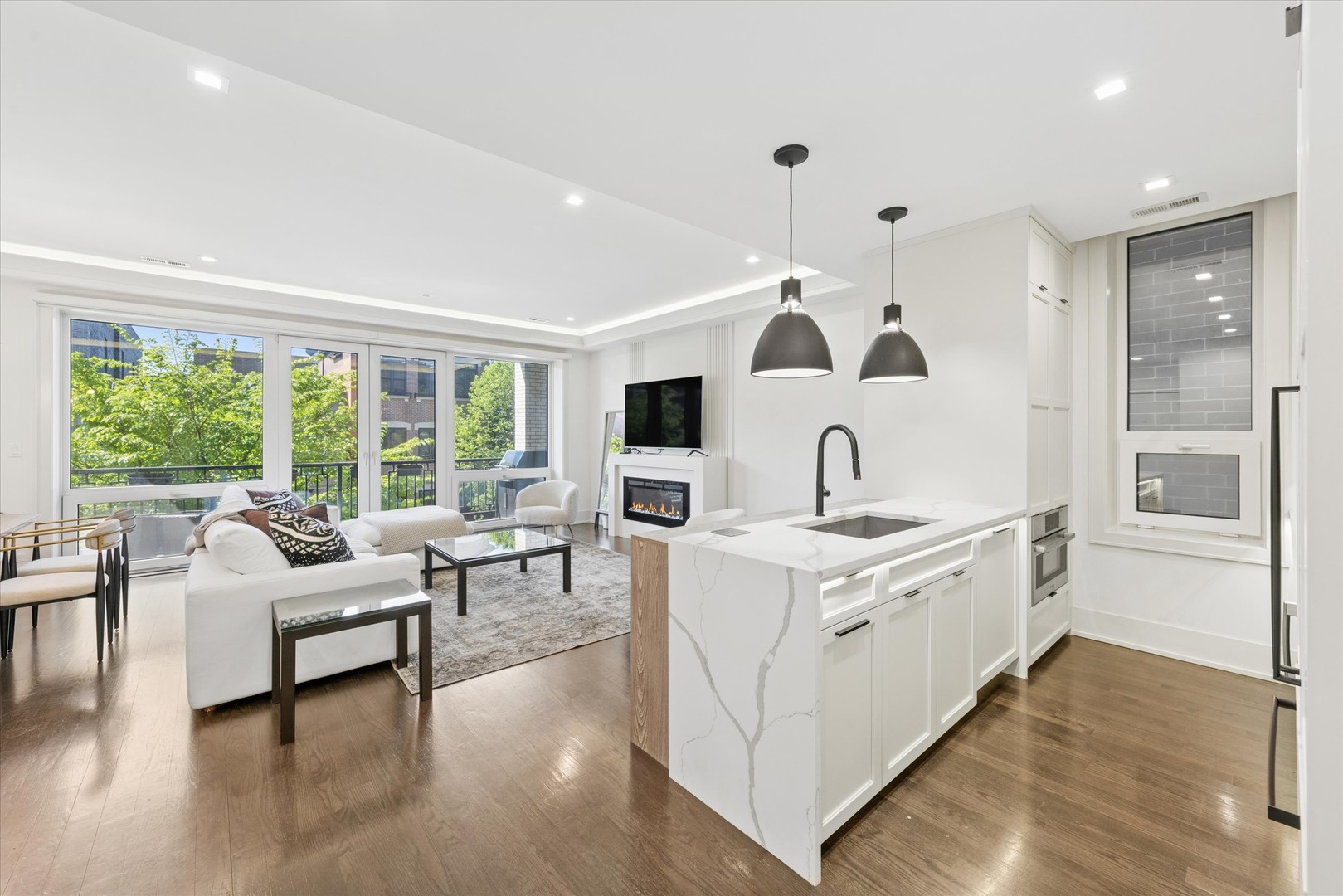 1334 W WALTON Street #2W, Chicago, IL 60642